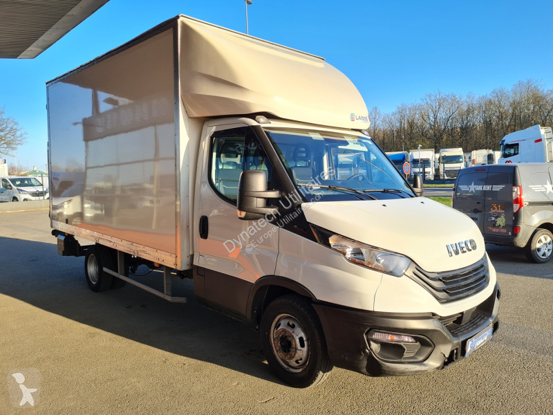 Véhicule utilitaire Iveco 35C16