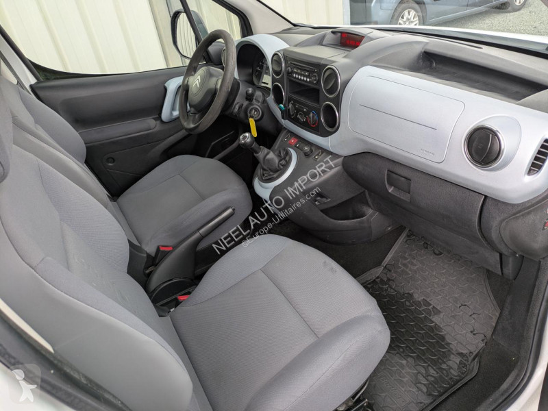 Véhicule utilitaire Citroën BERLINGO II...