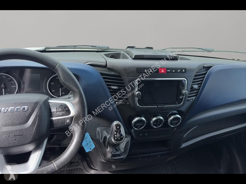 Véhicule utilitaire Iveco 35S Fg 35S16H V16...