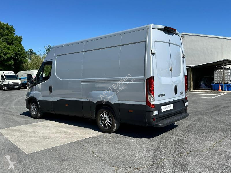 Véhicule utilitaire Iveco 35S16A8V12P DAILY...