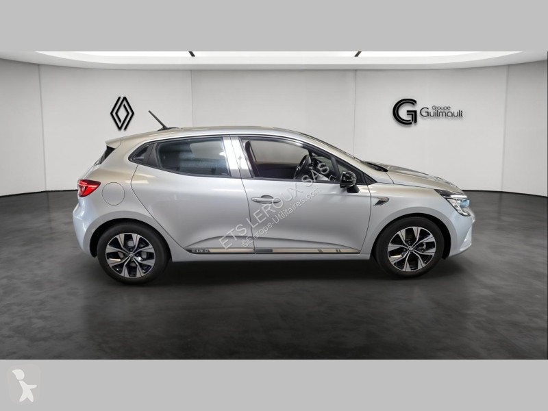 عربة نفعية Renault CLIO V