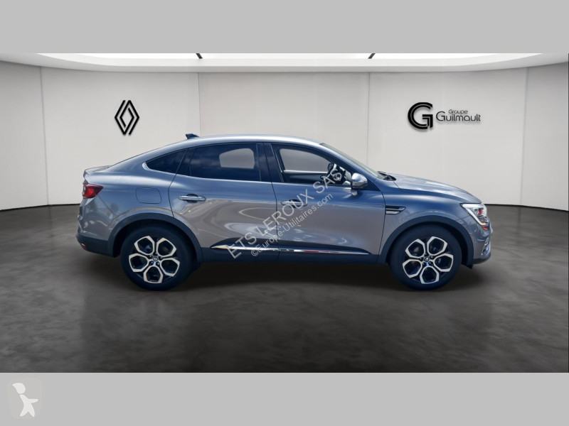 عربة نفعية Renault ARKANA