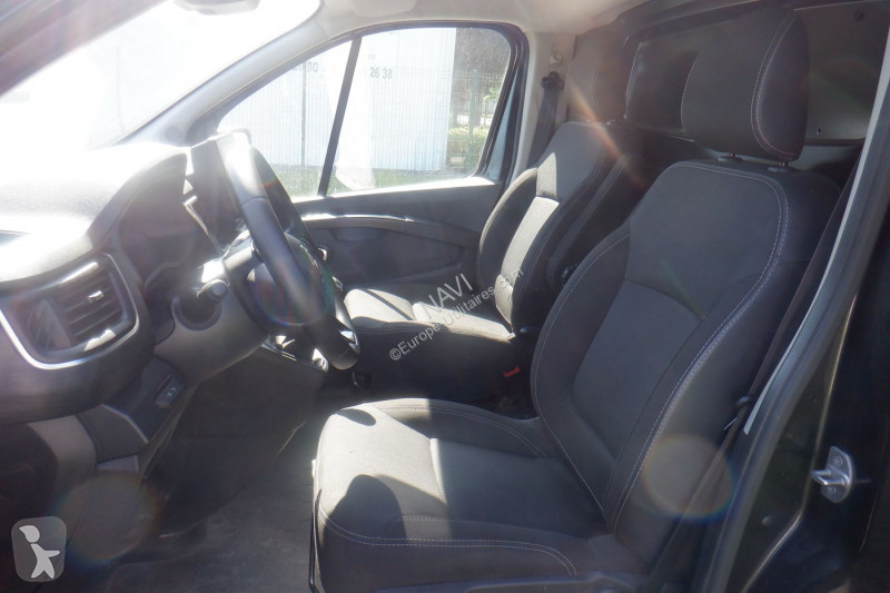 Véhicule utilitaire Renault TRAFIC III FG L2H2...