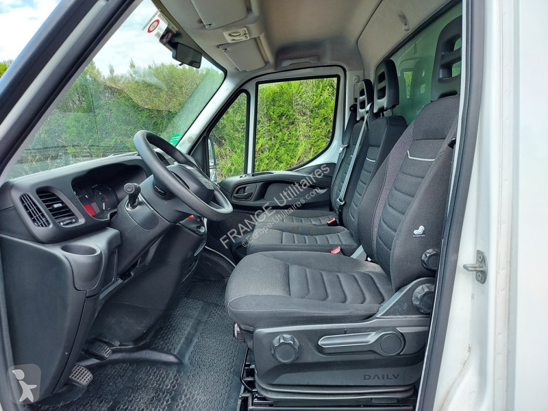 عربة نفعية Iveco DAILY CAISSE 20M3 TROUILLET...