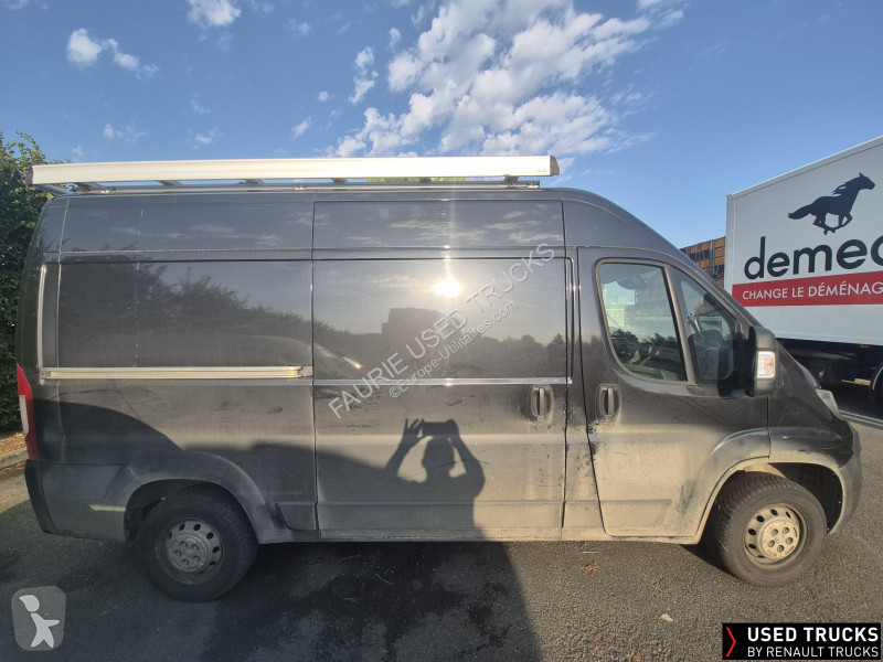 عربة نفعية Peugeot
