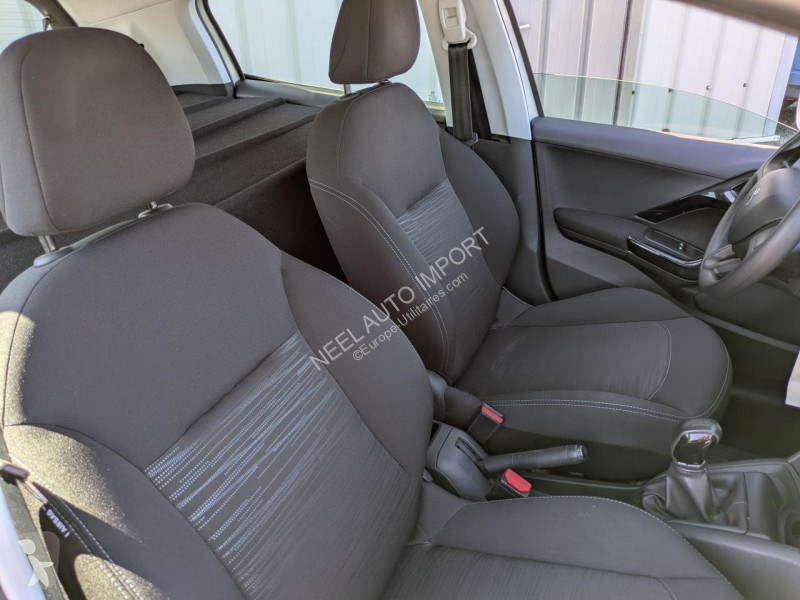 Véhicule utilitaire Peugeot 208 AFFAIRE 1.6...