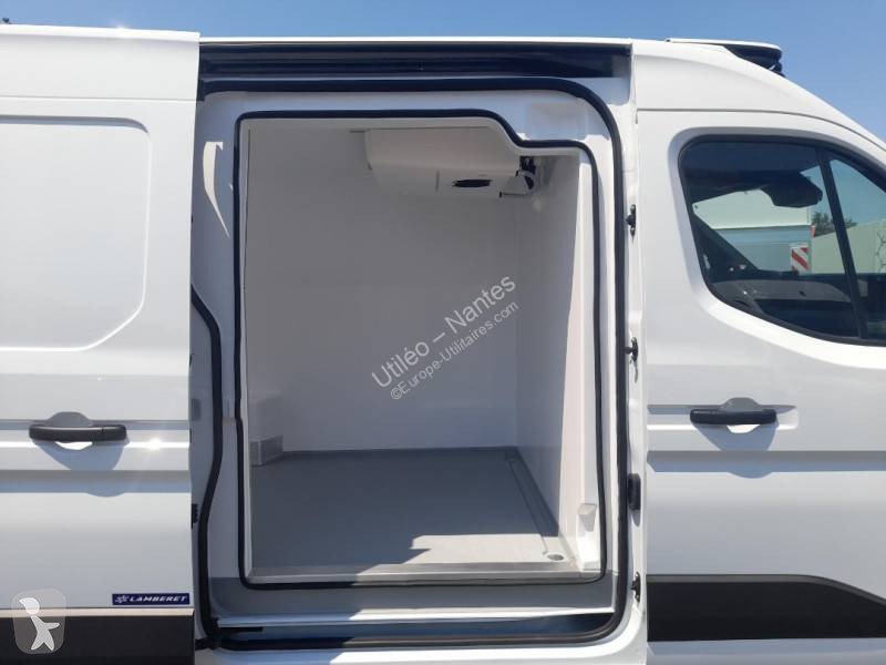 Véhicule utilitaire Nissan