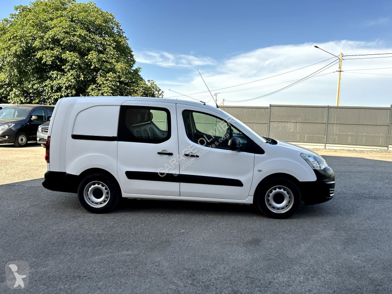 Véhicule utilitaire Peugeot Long Cabine...