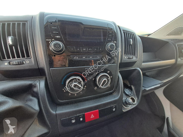 عربة نفعية Peugeot BOXER