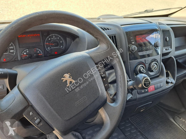عربة نفعية Peugeot BOXER