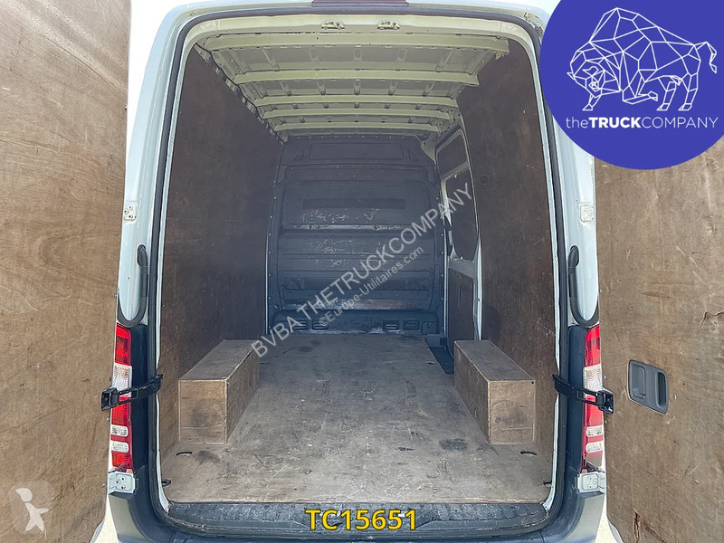 Mercedes 213 37s Transporter