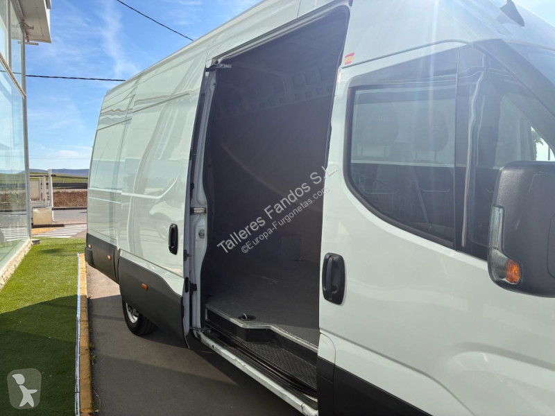 Furgoneta Iveco  35S18 V 18m3 AUTOMATICA