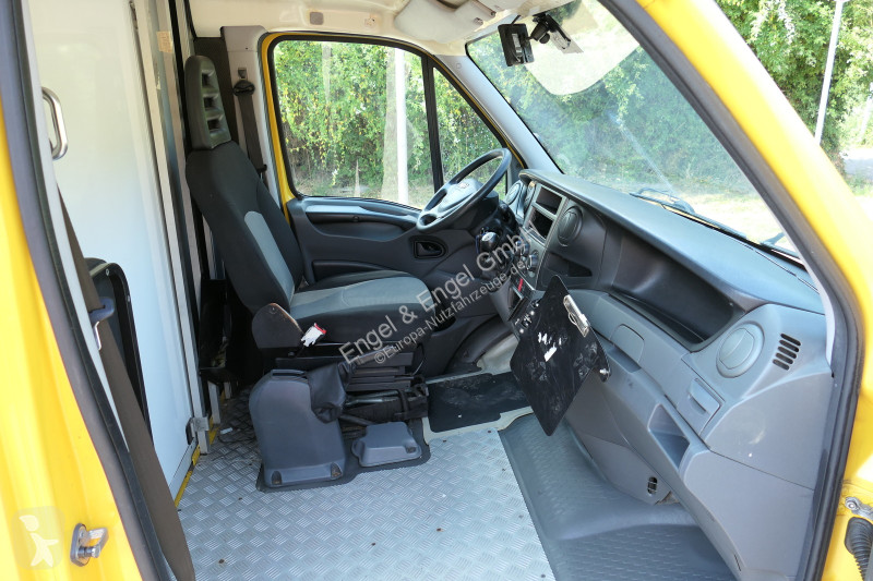 Véhicule utilitaire Iveco Daily 35 S11 C30C...
