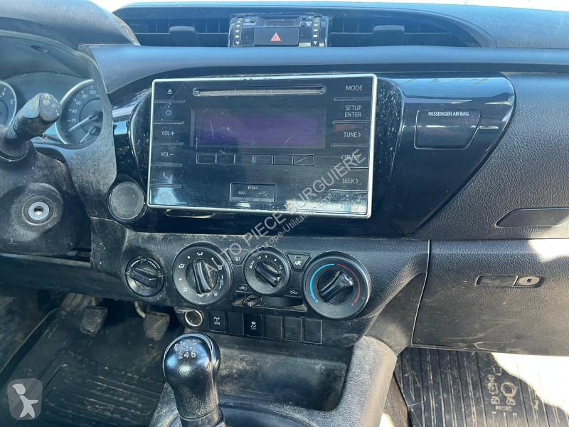 Samochód dostawczy Toyota Hilux 2.4 D-4D 150...