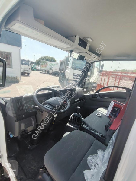 Samochód dostawczy Isuzu