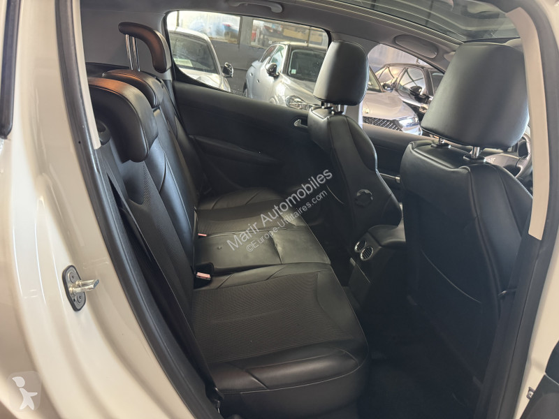 عربة نفعية Peugeot 308