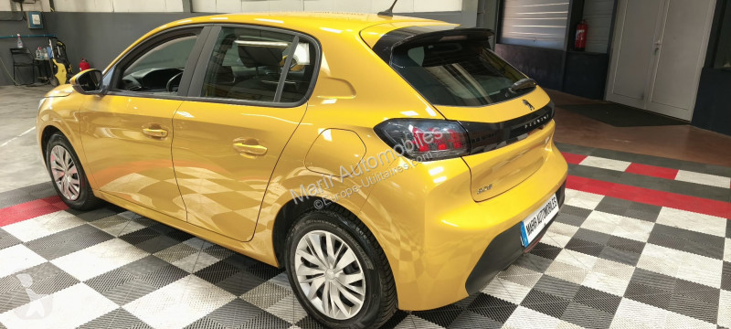 عربة نفعية Peugeot 208