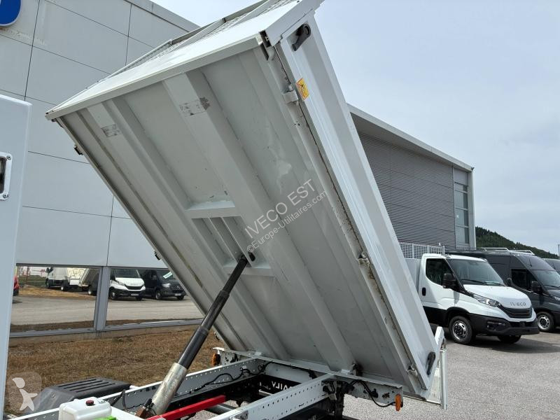 Véhicule utilitaire Iveco CCb 35C16H3.0 D 6 PL...