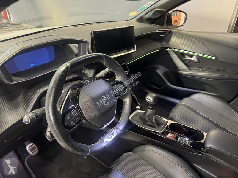 عربة نفعية Peugeot 208