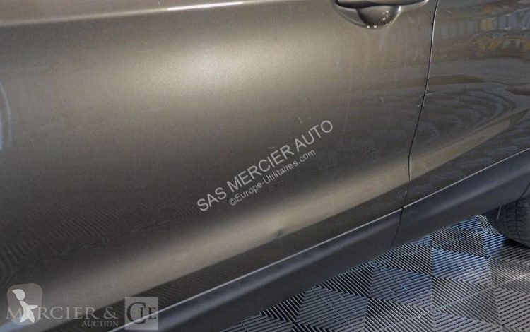 عربة نفعية Nissan