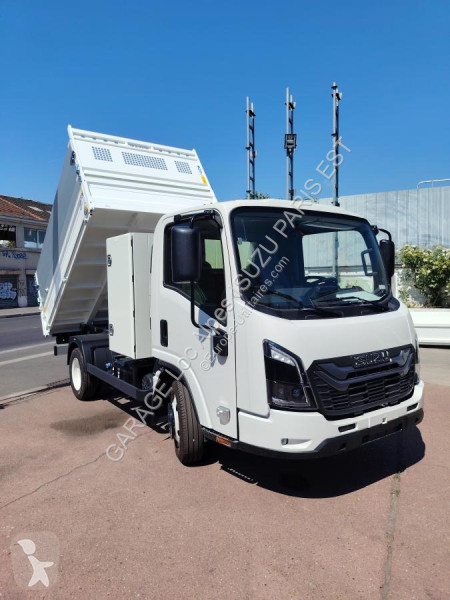 عربة نفعية Isuzu
