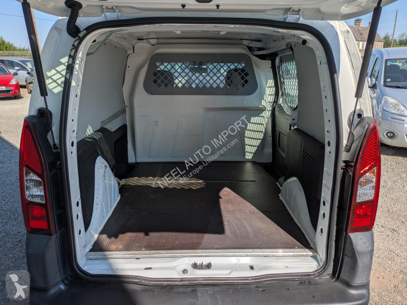 Véhicule utilitaire Citroën BERLINGO II 1.6...