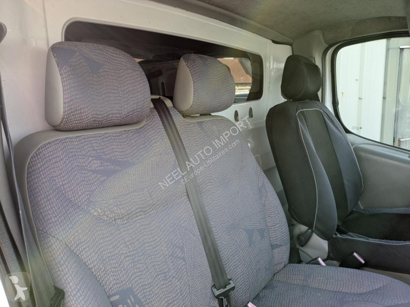Véhicule utilitaire Renault TRAFIC II L1H1 DCI...