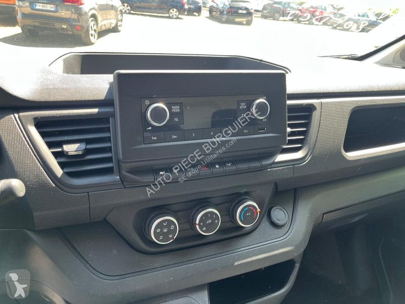 Véhicule utilitaire Renault III 2.0 DCi 130 /...