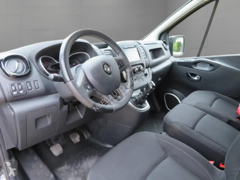 Véhicule utilitaire Renault TRAFIC DOUBLE...