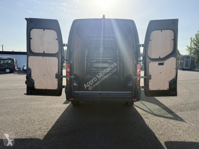 Véhicule utilitaire Nissan INTERSTAR Tekna 3.5t...
