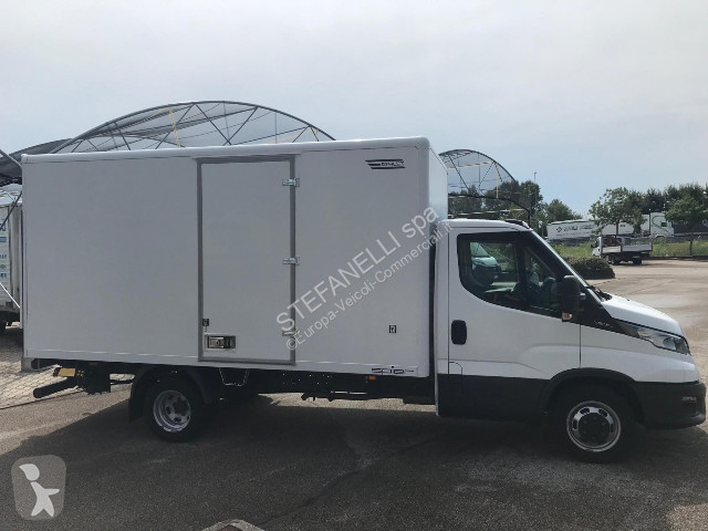 Veicolo commerciale Iveco DAILY 35C16H BOX +...