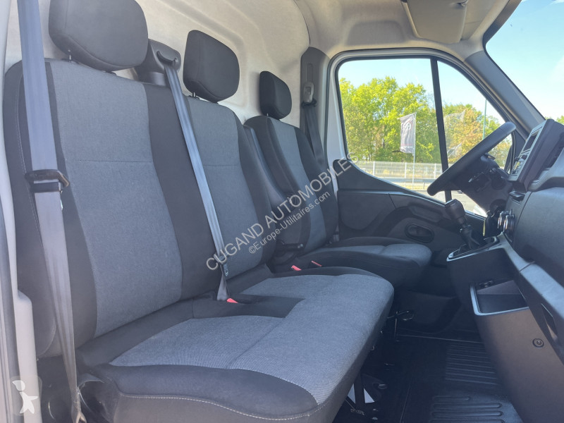 Véhicule utilitaire Renault MASTER III FG F3300...