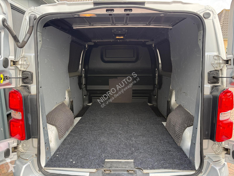 عربة نفعية Toyota 2.0 D Professional 2x...