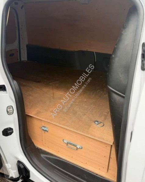 Véhicule utilitaire Peugeot