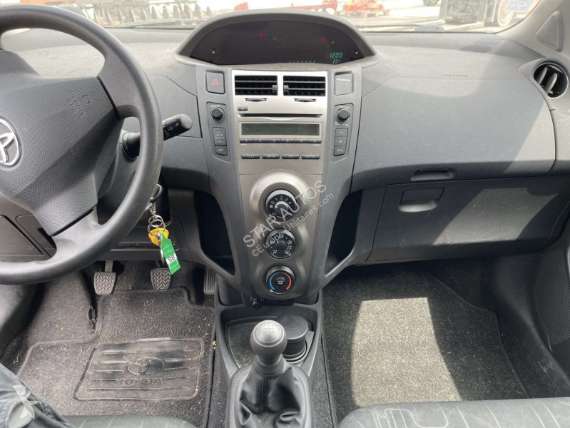 عربة نفعية Toyota