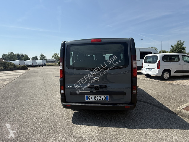 Véhicule utilitaire Nissan Primastar bus 2.0...
