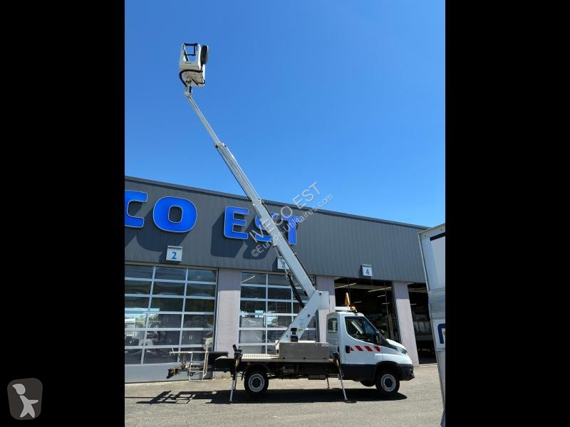 Véhicule utilitaire Iveco CCb 35S14 - NACELLE...