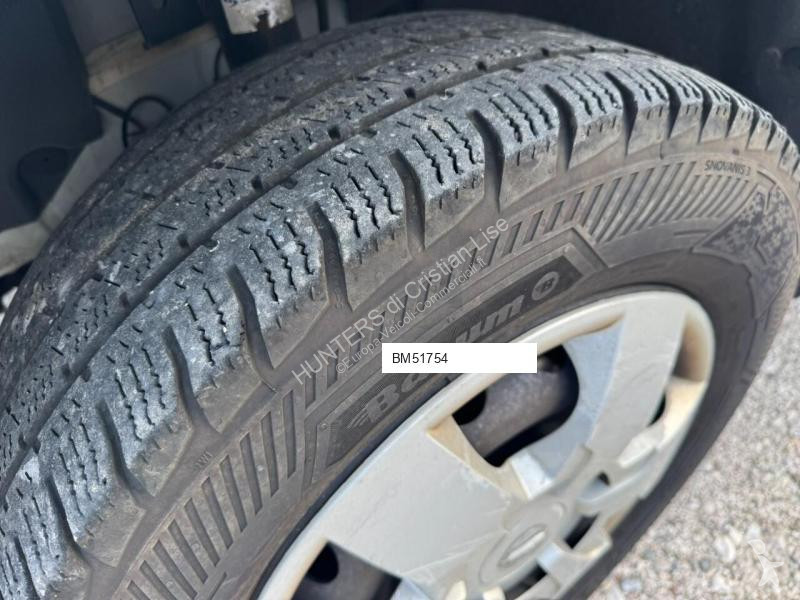 عربة نفعية Nissan 3posti