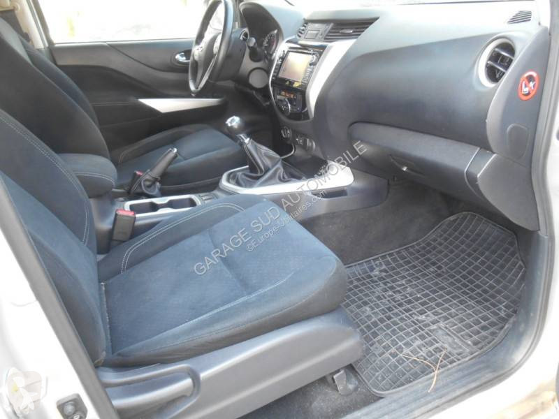 عربة نفعية Nissan