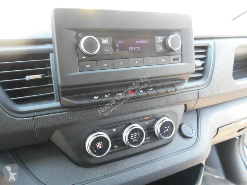 عربة نفعية Renault IV