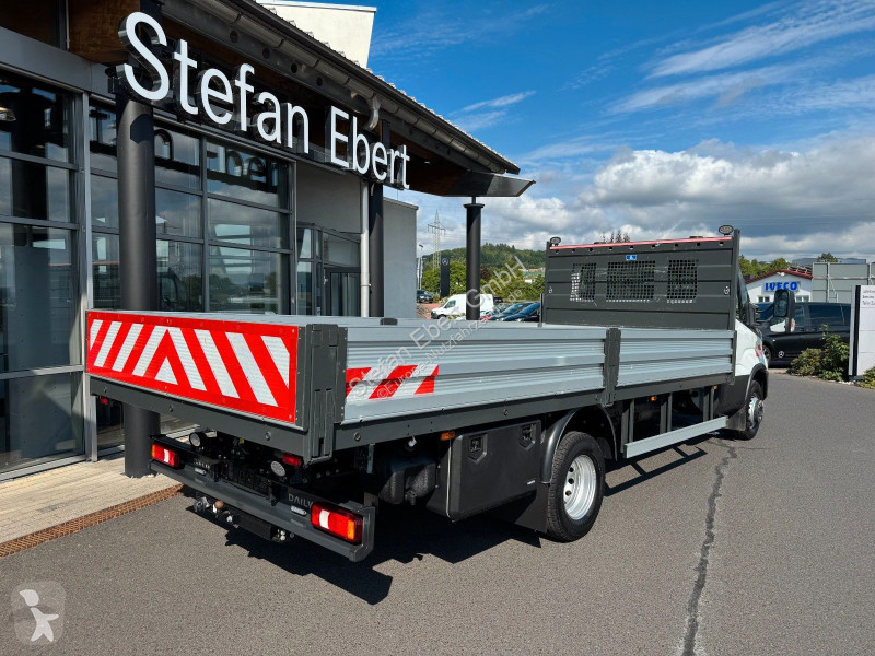 Véhicule utilitaire Iveco 70C18 HA8 3.0L A8...