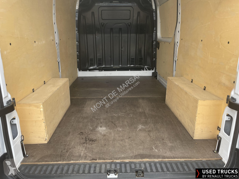 Коммерческий автомобиль Renault