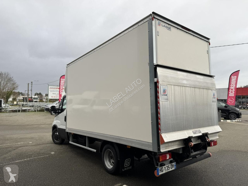 Véhicule utilitaire Iveco 35c16