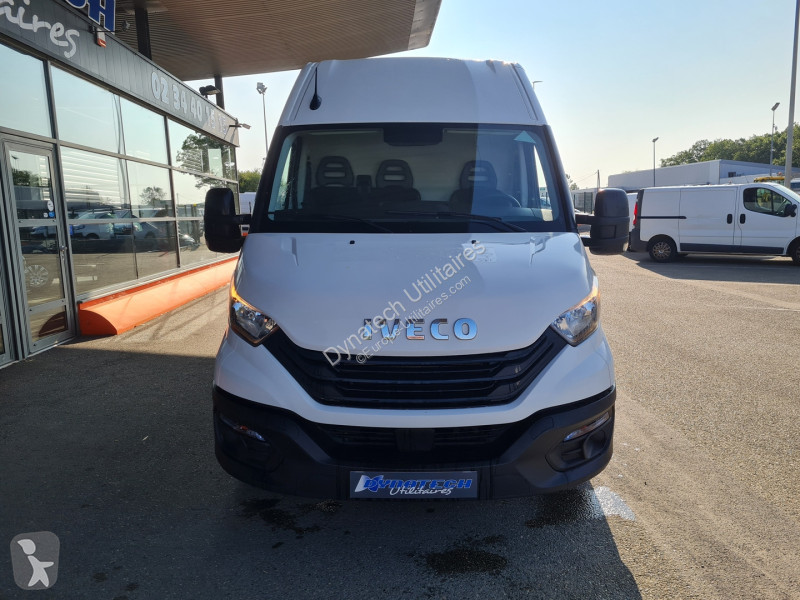 Véhicule utilitaire Iveco DAILY 35S FG 35S14 V12