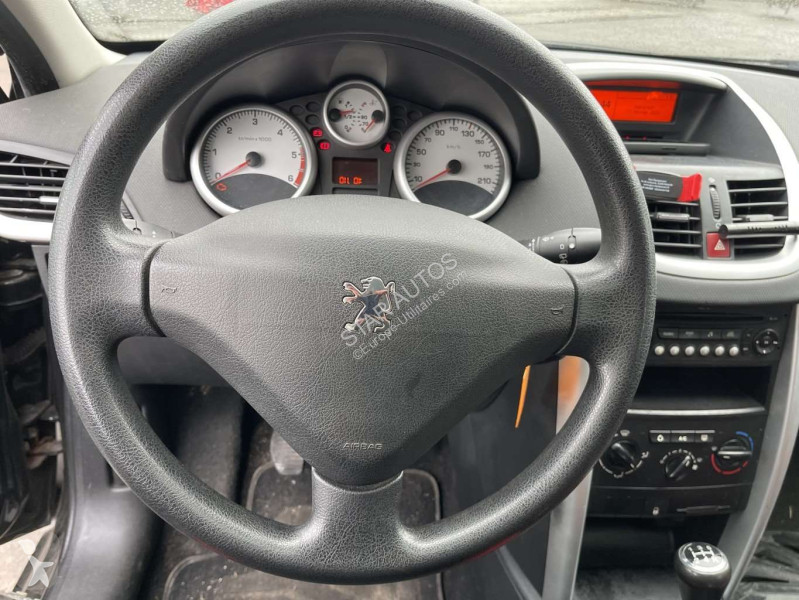 عربة نفعية Peugeot