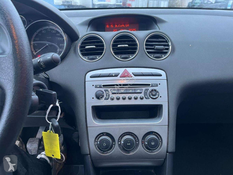 عربة نفعية Peugeot