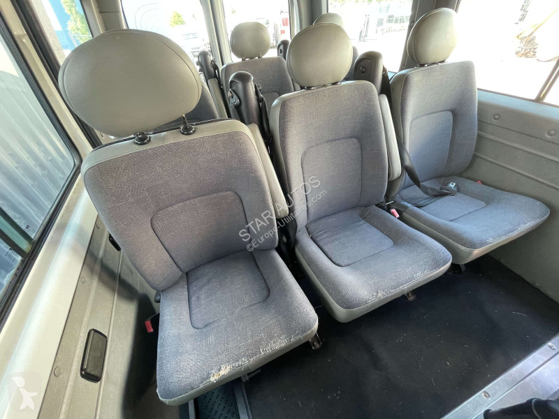 عربة نفعية Nissan