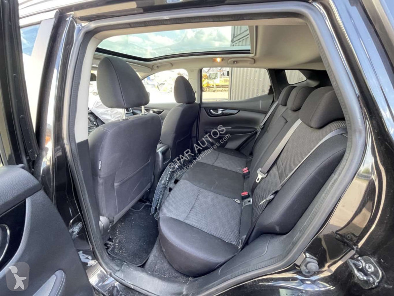 عربة نفعية Nissan
