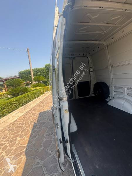عربة نفعية Iveco