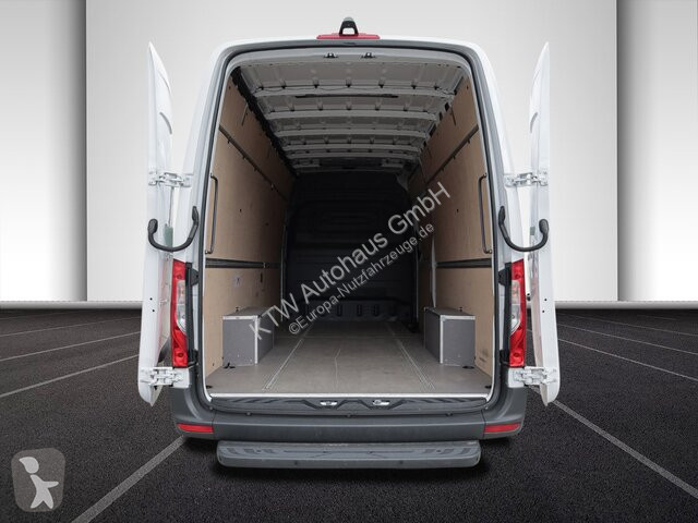 Коммерческий автомобиль Mercedes Sprinter 317...